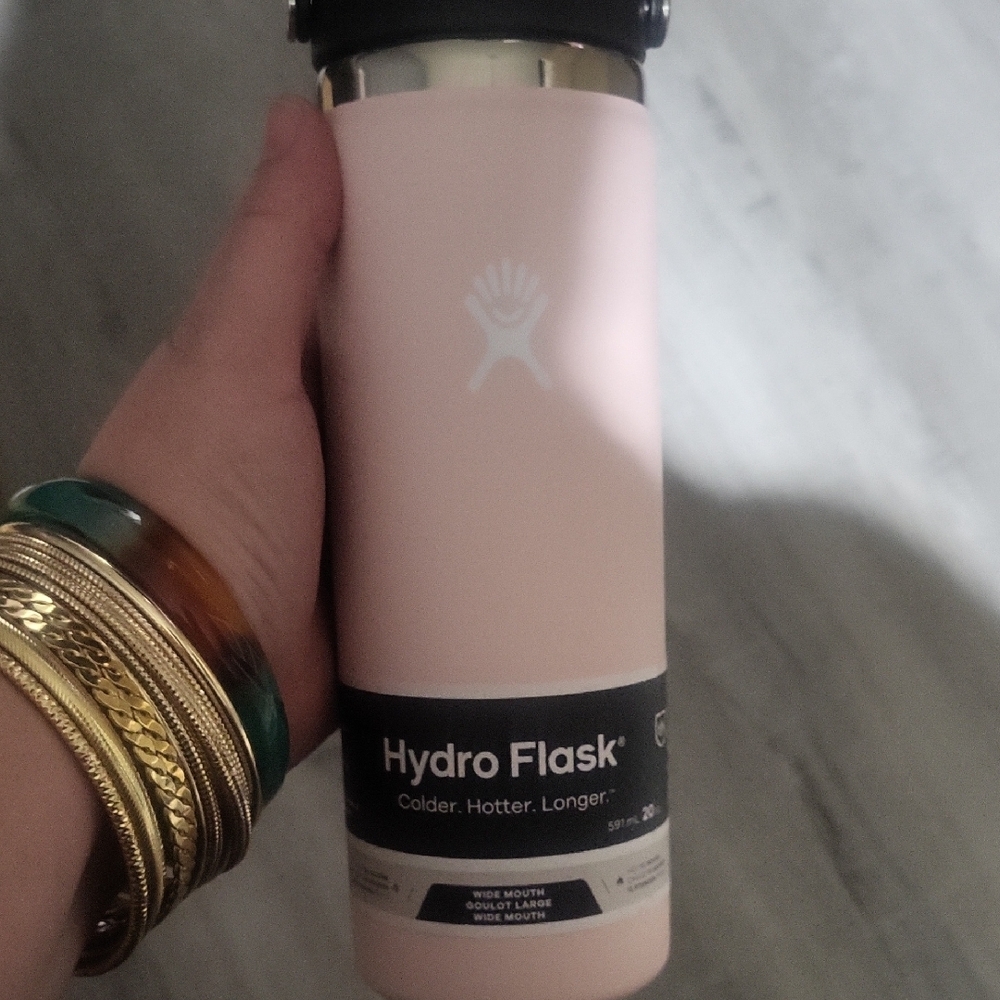 Hydro Flask Light Pink Insulated Bottle 20oz. - Picture 3 of 9